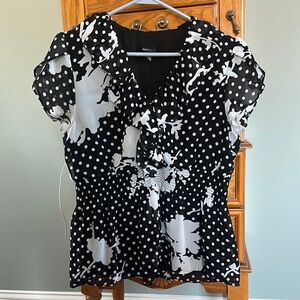 Spense -Black and White Flutter Sleeve Blouse